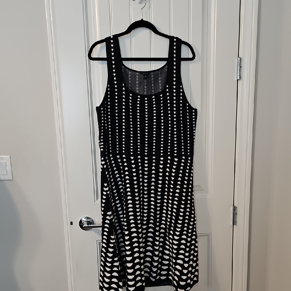 Ann Taylor Black and White Sleeveless Midi Dress